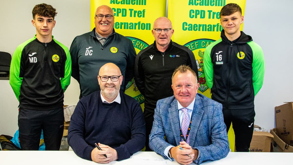 Coleg Menai partners with Caernarfon Town FC to foster local talent